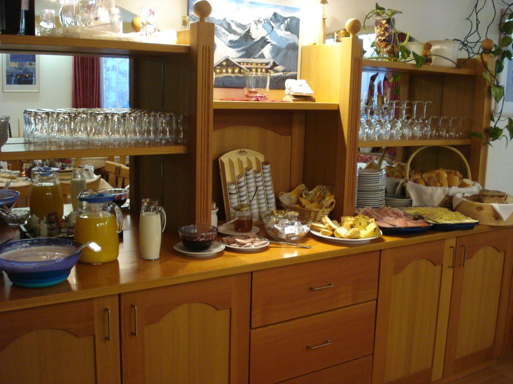 Hotel Alpenfriede Curon Venosta Bagian luar foto