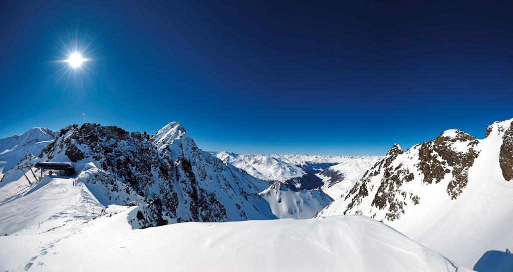 Hotel Alpenfriede Curon Venosta Bagian luar foto