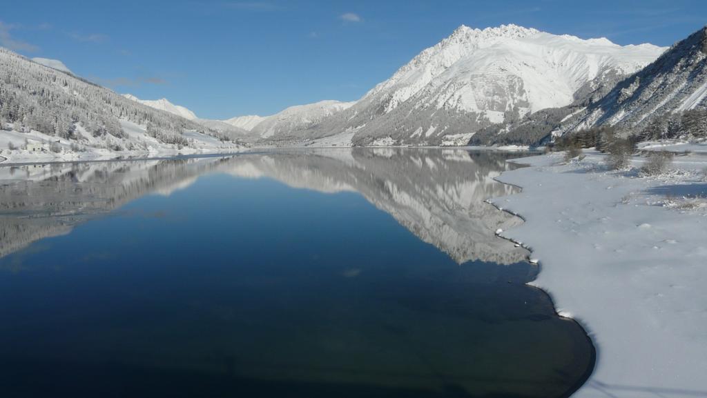 Hotel Alpenfriede Curon Venosta Bagian luar foto