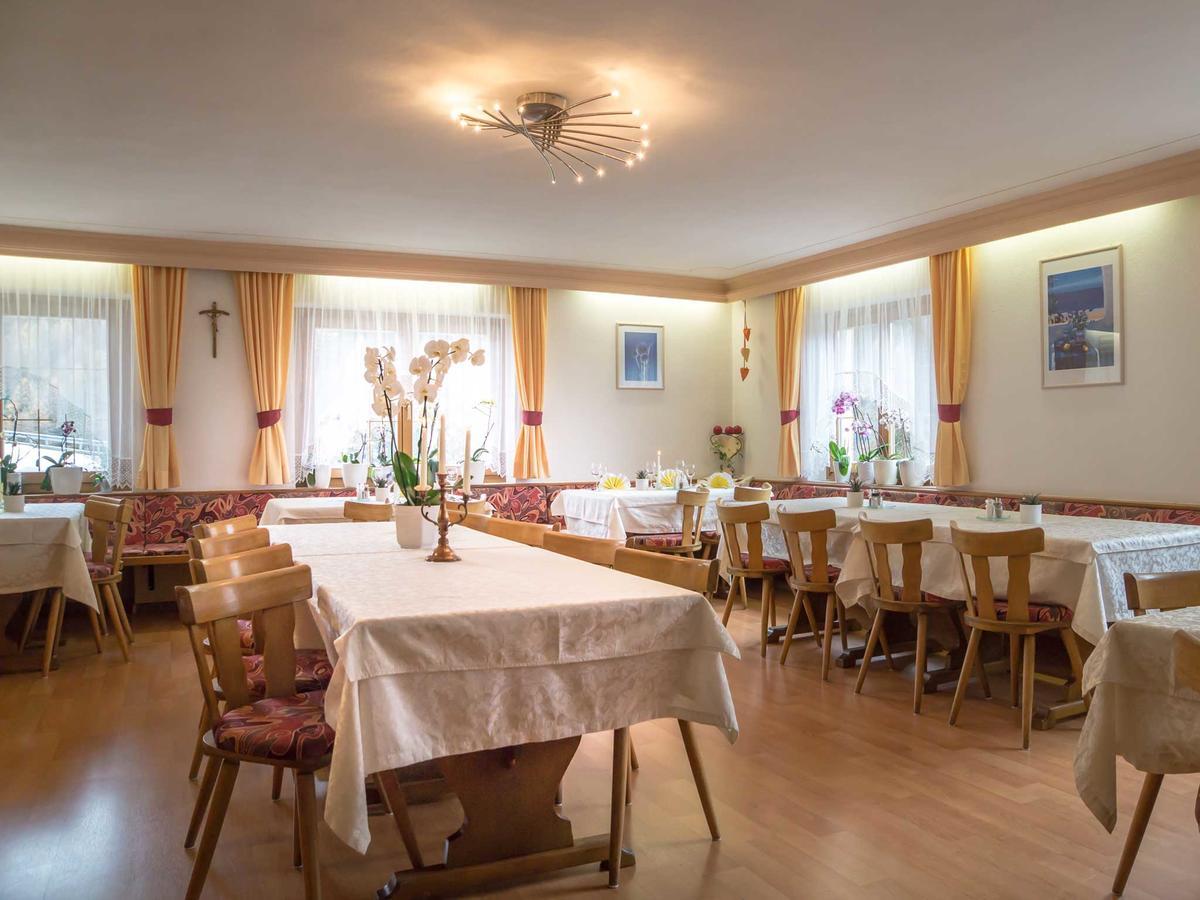 Hotel Alpenfriede Curon Venosta Bagian luar foto