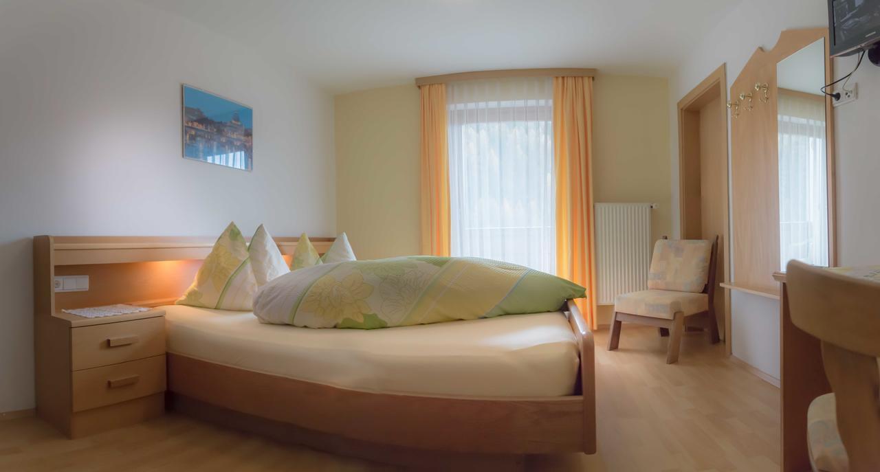 Hotel Alpenfriede Curon Venosta Bagian luar foto