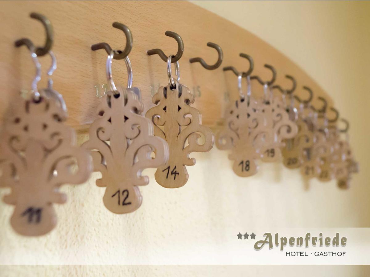 Hotel Alpenfriede Curon Venosta Bagian luar foto