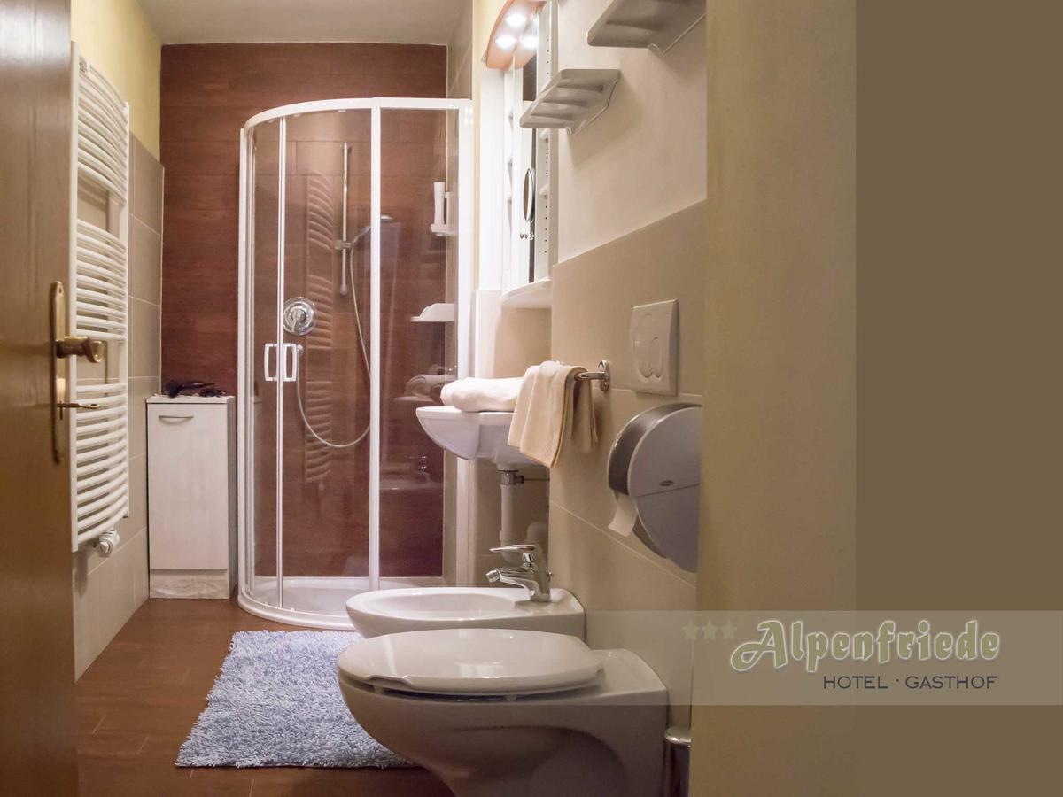 Hotel Alpenfriede Curon Venosta Bagian luar foto