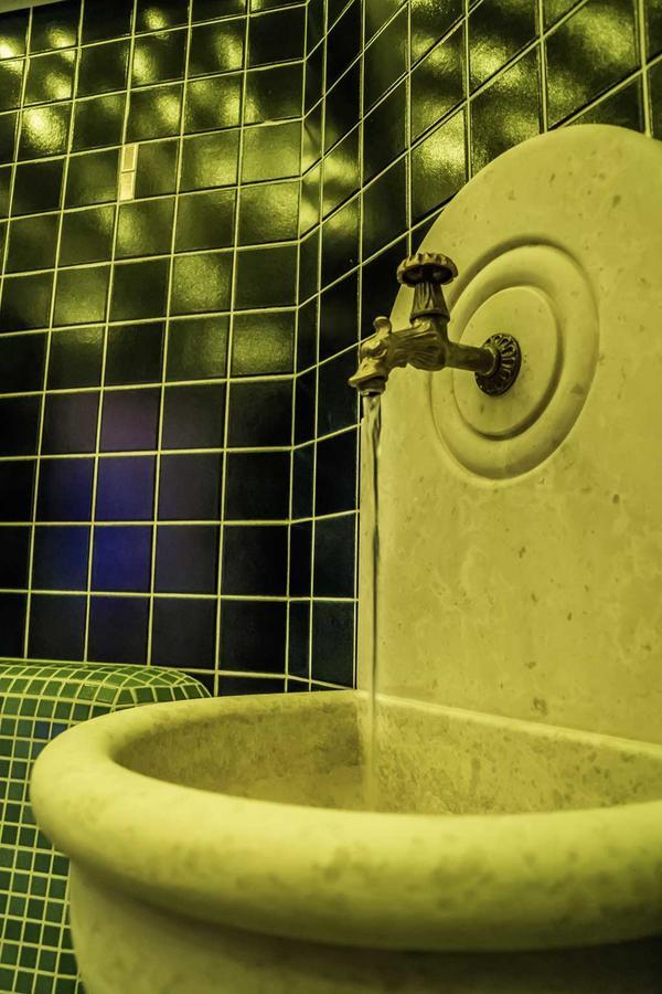Hotel Alpenfriede Curon Venosta Bagian luar foto